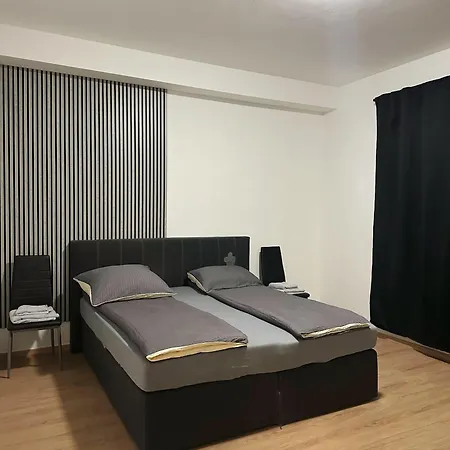 5 Betten Montuerwhonung Mit Waschmaschine Apartament
