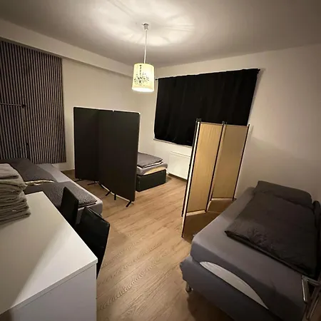 5 Betten Montuerwhonung Mit Waschmaschine Apartament Düsseldorf