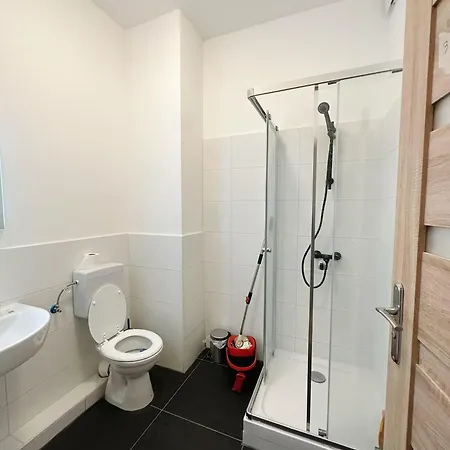 5 Betten Montuerwhonung Mit Waschmaschine Apartment *