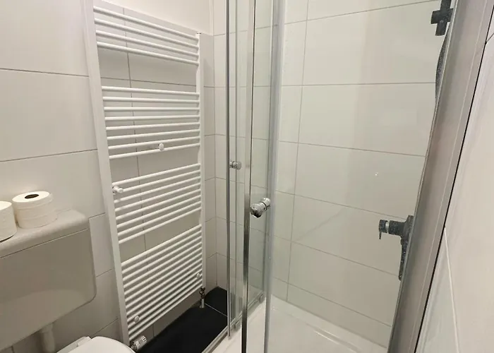 5 Betten Montuerwhonung Mit Waschmaschine * Düsseldorf